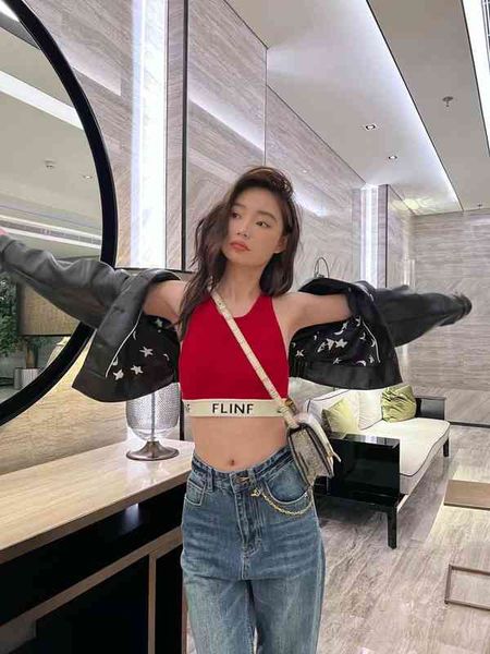 2022 factory wholesale new model early spring shenzhen south oil stall channel goods ce home black letter knitting thin women's vest, White
2022 factory wholesale new model early spring shenzhen south oil stall channel goods ce home black letter knitting thin women's vest, White