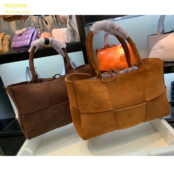 duffel bags fashion suede messenger luxury handbags women designer purses lady shoulder bag knitting crossbody female high quality
duffel bags fashion suede messenger luxury handbags women designer purses lady shoulder bag knitting crossbody female high quality