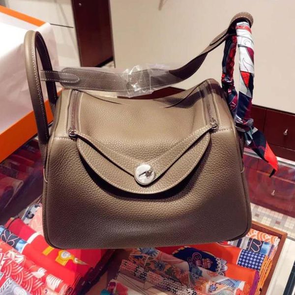 new first layer cowhide lychee pattern lindy bag doctor bag womens leather bags shoulder handbag medicine bag
new first layer cowhide lychee pattern lindy bag doctor bag womens leather bags shoulder handbag medicine bag