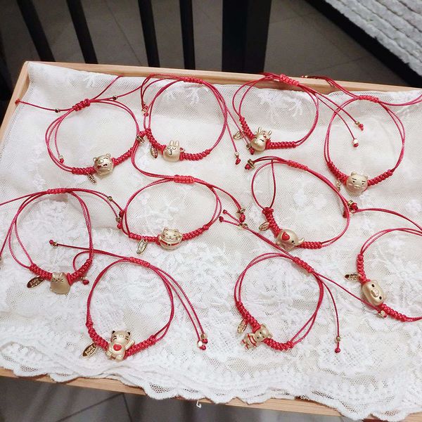 hand catenary three dimensional cartoon little golden pig rabbit zhaocai transfer pull red rope bracelet, Black 
hand catenary three dimensional cartoon little golden pig rabbit zhaocai transfer pull red rope bracelet, Black