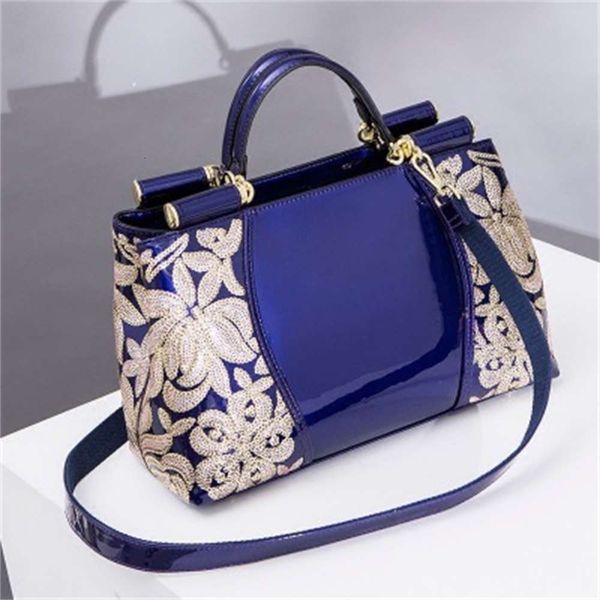autumn and winter of 2021 fashion women's bag single shoulder large texture hand dinner lady
autumn and winter of 2021 fashion women's bag single shoulder large texture hand dinner lady
