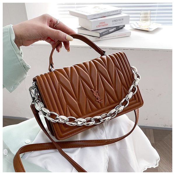 embroidered small bag women's 2021 spring and summer fashion one shoulder square net red handbag leisure cool
embroidered small bag women's 2021 spring and summer fashion one shoulder square net red handbag leisure cool