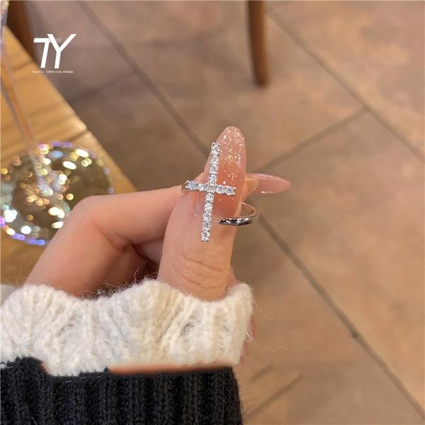 gothic zircon silvery cross shape opening ring for woman korean fashion jewelry wedding party girl's unusual set cluster rings, Golden;silver
gothic zircon silvery cross shape opening ring for woman korean fashion jewelry wedding party girl's unusual set cluster rings, Golden;silver