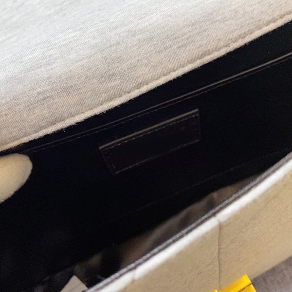 imported cashmere knitting shoulder bag sheep skin lining tote handbag women cover flap golden chains fashion letter totes bags 
imported cashmere knitting shoulder bag sheep skin lining tote handbag women cover flap golden chains fashion letter totes bags