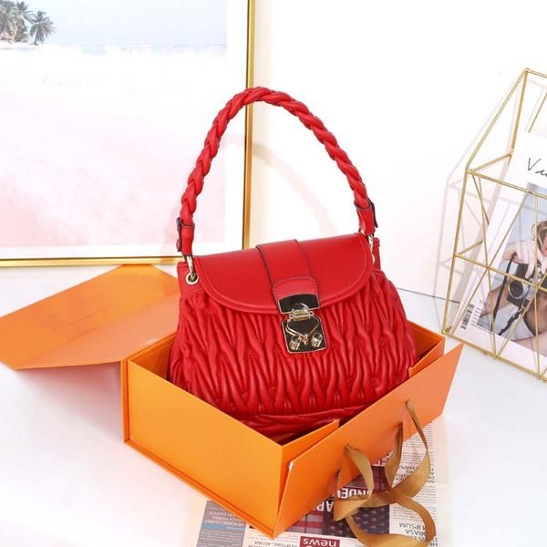 evening bags 2021 fashion luxury design female bag lady wave shell-shaped handbag shoulder 31554
evening bags 2021 fashion luxury design female bag lady wave shell-shaped handbag shoulder 31554