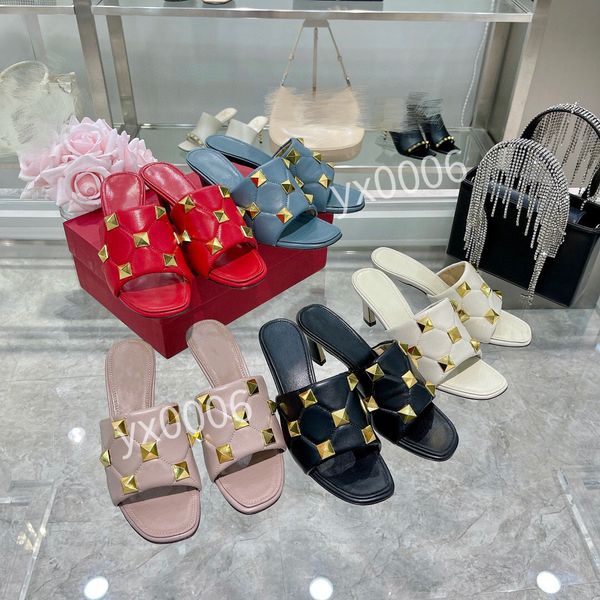 2021 luxurys designer italy time out sneaker low casual shoes women treaded rubber outsole printed calf leather classic trainers yh211119, Red;white
2021 luxurys designer italy time out sneaker low casual shoes women treaded rubber outsole printed calf leather classic trainers yh211119, Red;white
