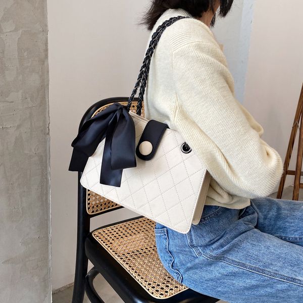2021 fashion korean bag women's simple foreign style trend diagonal hand single shoulder chain
2021 fashion korean bag women's simple foreign style trend diagonal hand single shoulder chain