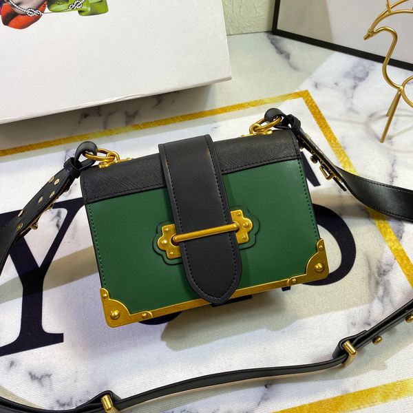 Top Quality Ladies Handbag Totes Leather fashionable cross-body easy to go out size 20-14-8cm
Top Quality Ladies Handbag Totes Leather fashionable cross-body easy to go out size 20-14-8cm
