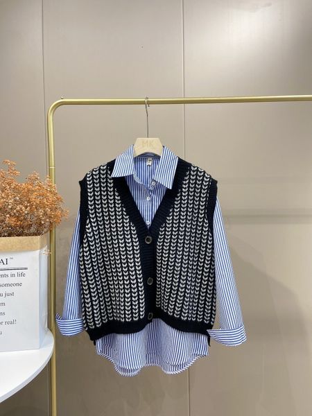 2553 autumn and winter loose outside temperament vt v-neck plaid knitted cardigan ma jianv, Black;white
2553 autumn and winter loose outside temperament vt v-neck plaid knitted cardigan ma jianv, Black;white