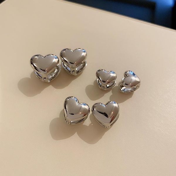 stud 2021 korean trendy silver color metal love heart earrings for woman girls exquisite aesthetic jewelry, Golden;silver
stud 2021 korean trendy silver color metal love heart earrings for woman girls exquisite aesthetic jewelry, Golden;silver