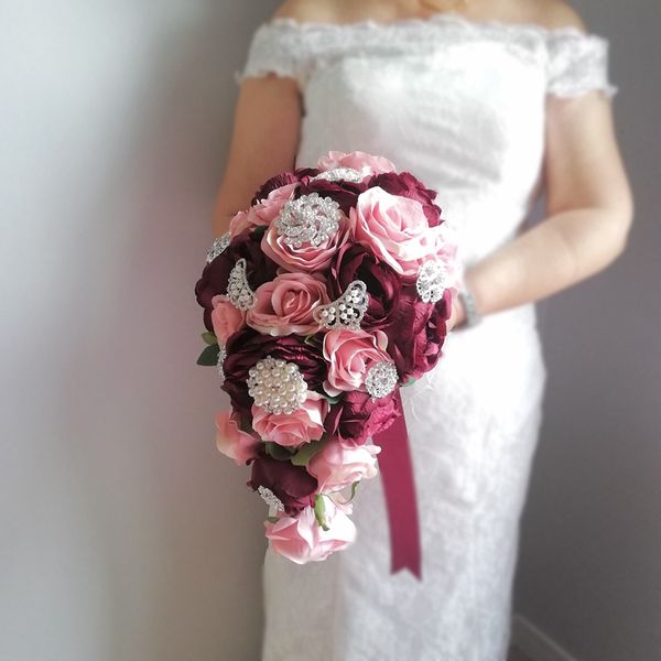 waterfall cascading wedding flowers pink rose burgundy peoniesbridal bouquets artificial rhinestones crystal bouquet de mariage dropshipping
waterfall cascading wedding flowers pink rose burgundy peoniesbridal bouquets artificial rhinestones crystal bouquet de mariage dropshipping