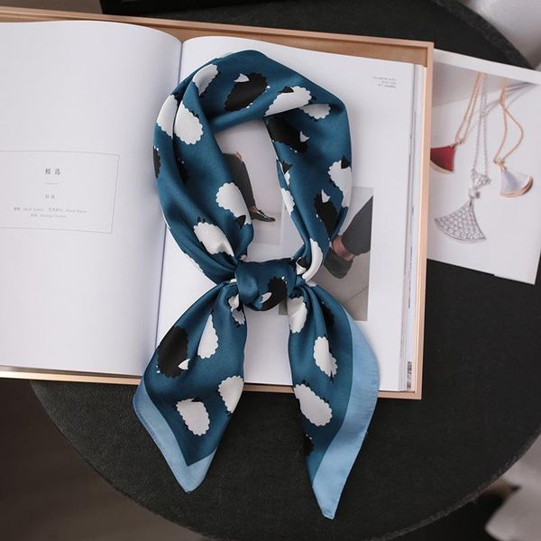 scarves style 70 small square scarf in spring 2021 south korean silk women's multi-functional and versatile, Blue;gray
scarves style 70 small square scarf in spring 2021 south korean silk women's multi-functional and versatile, Blue;gray