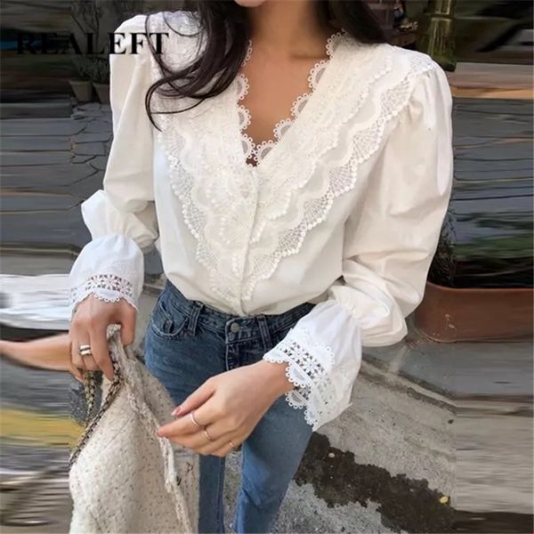 spring white lace patchwork women's shirt female blouse v-neck puff sleeve korean ol style women loose blouses 210428
spring white lace patchwork women's shirt female blouse v-neck puff sleeve korean ol style women loose blouses 210428