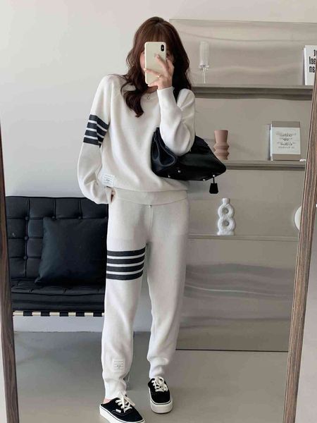 tb waffle leisure sports suit loose men's women's autumn and winter four bar wool knitted sweater pants two-piece set, White
tb waffle leisure sports suit loose men's women's autumn and winter four bar wool knitted sweater pants two-piece set, White