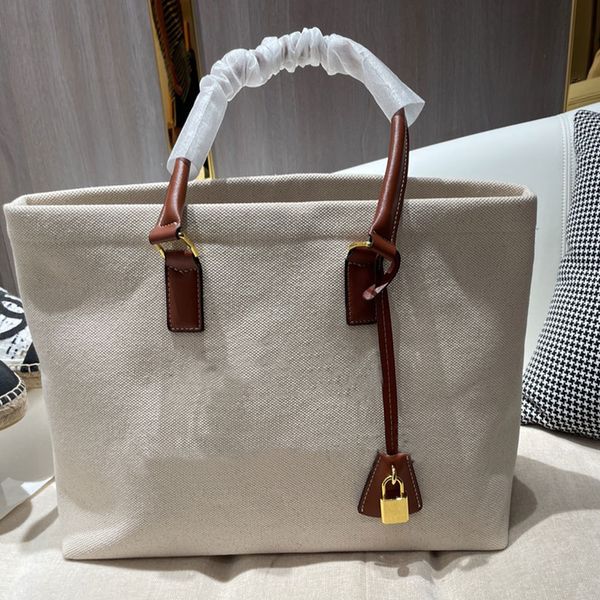 canvas shopping bag large capacity package crossbody bags fashion plain white letter leather belt lock internal zipper high quality
canvas shopping bag large capacity package crossbody bags fashion plain white letter leather belt lock internal zipper high quality