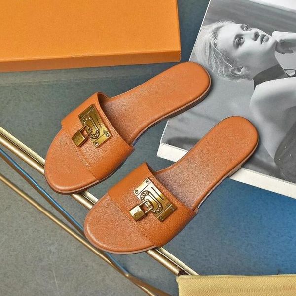2021 wholesale early spring flip-flops women's shoes letter logo slipper 3d embroidered flat sandals round toe thick heel jelly straple, Black
2021 wholesale early spring flip-flops women's shoes letter logo slipper 3d embroidered flat sandals round toe thick heel jelly straple, Black