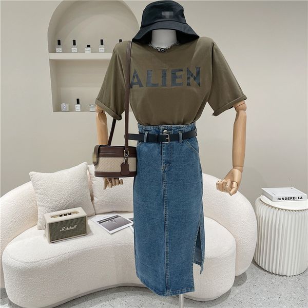 niche design denim skirt of two female joint parts summer fashion letter-shirts high waist average length the division line, Black
niche design denim skirt of two female joint parts summer fashion letter-shirts high waist average length the division line, Black