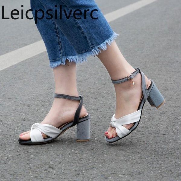summer style middle heel thick women's sandals sweet fish mouth bowknot women shoes black gray red plus size 32-43
summer style middle heel thick women's sandals sweet fish mouth bowknot women shoes black gray red plus size 32-43
