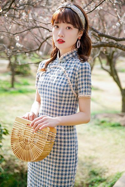 vintage plaid women cotton cheongsam knee-length daily party straight qipao skirt 2021 summer stand collar chinese dresses ethnic clothing, Red
vintage plaid women cotton cheongsam knee-length daily party straight qipao skirt 2021 summer stand collar chinese dresses ethnic clothing, Red