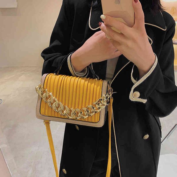 korean messenger shoulder bag fashion wrinkled hand-held small square british versatile female, Black;red
korean messenger shoulder bag fashion wrinkled hand-held small square british versatile female, Black;red
