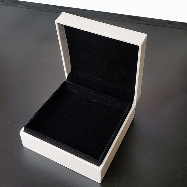 other wedding favors original white jewelry boxes for charms bracelet and necklace retail gift box
other wedding favors original white jewelry boxes for charms bracelet and necklace retail gift box