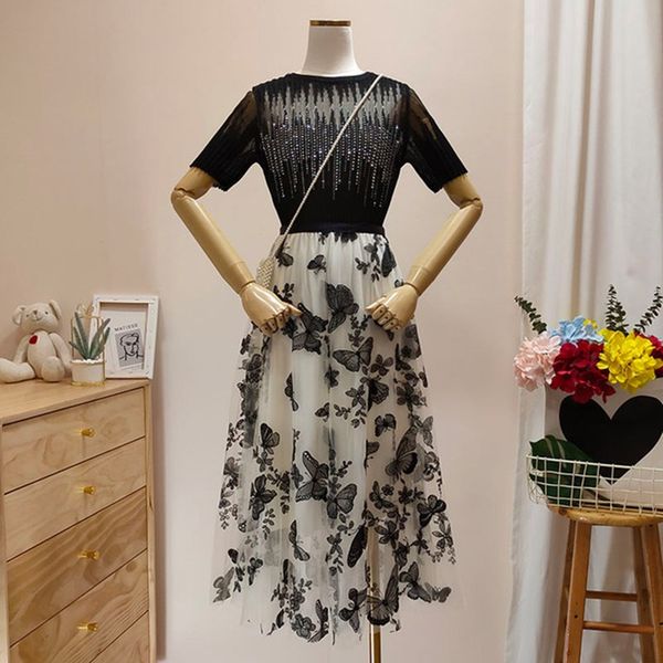 two piece set summer women fashion bling knitted pullover + butterfly embroidery long midi tulle mesh skirt suit 210525, White
two piece set summer women fashion bling knitted pullover + butterfly embroidery long midi tulle mesh skirt suit 210525, White