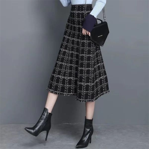vintage plus size black plaid tweed skirt women midi long high waist a-line knitted office lady slim business work clothes 210421
vintage plus size black plaid tweed skirt women midi long high waist a-line knitted office lady slim business work clothes 210421