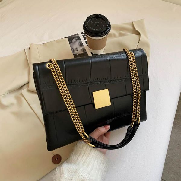 cross body women's synthetic small leather bag, designer bracelet, shoulder bag type bracelet.
cross body women's synthetic small leather bag, designer bracelet, shoulder bag type bracelet.