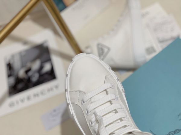 thick soled casual shoes women travel leather lace-up sneaker cowhide fashion lady designer running trainers men letters platform gym sneake, Black
thick soled casual shoes women travel leather lace-up sneaker cowhide fashion lady designer running trainers men letters platform gym sneake, Black