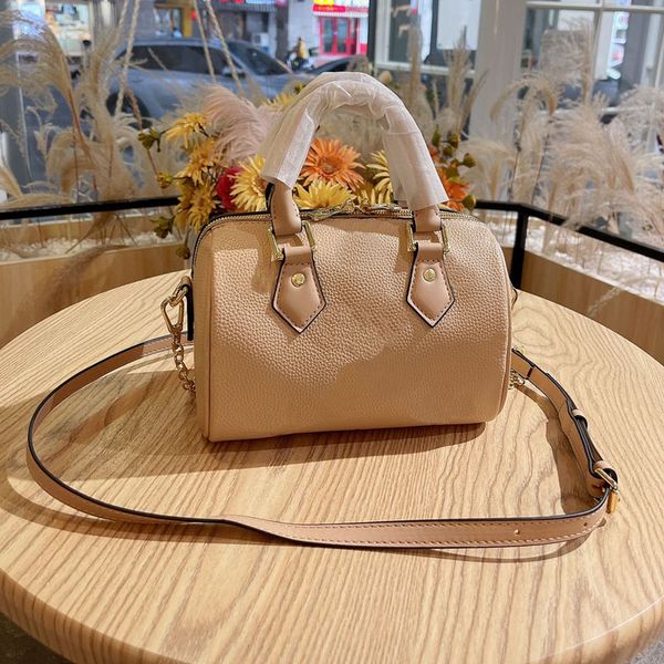 designer tote bags shoulder luxury handbags high-quality genuine leather totes mini pillow bag fashion brand seven styles colors with the or
designer tote bags shoulder luxury handbags high-quality genuine leather totes mini pillow bag fashion brand seven styles colors with the or