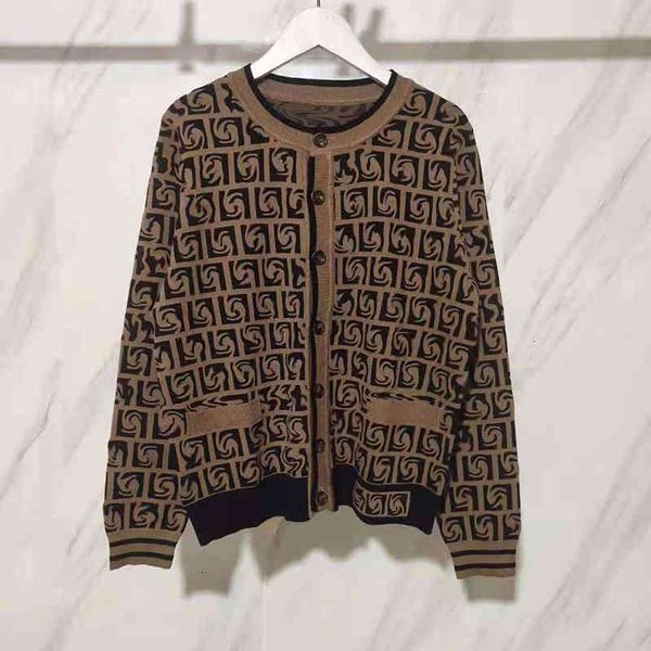 women's sweaters cardigan designer sweater casual knit shirt letter printing v-neck autumn and winter fashion ladies sweater's col, White;black
women's sweaters cardigan designer sweater casual knit shirt letter printing v-neck autumn and winter fashion ladies sweater's col, White;black