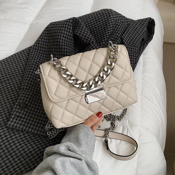 chain lady's handbag 2021 fashion messenger bag 
chain lady's handbag 2021 fashion messenger bag