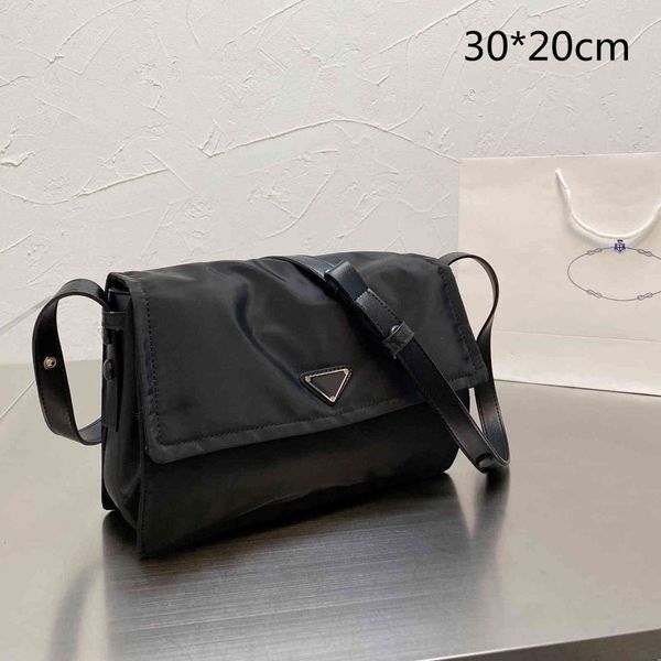 2022 men's nylon briefcases shoulder bags designer crossbody menger bag triangle saffiano leather fashion cross body high quality
2022 men's nylon briefcases shoulder bags designer crossbody menger bag triangle saffiano leather fashion cross body high quality