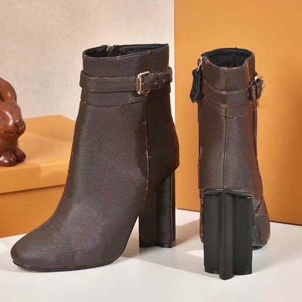 fashion designer boots chunky ankle boot is a refined style combining black calf leather and suede baby goat 06
fashion designer boots chunky ankle boot is a refined style combining black calf leather and suede baby goat 06