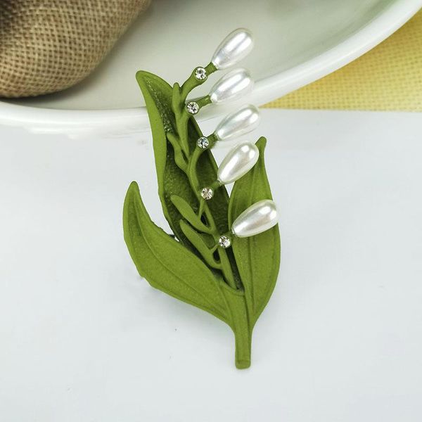 pins, brooches fashion green enamel leaf for women 2021 spray paint metal crystal pearl brooch pins plant jewelry wholesale, Gray
pins, brooches fashion green enamel leaf for women 2021 spray paint metal crystal pearl brooch pins plant jewelry wholesale, Gray