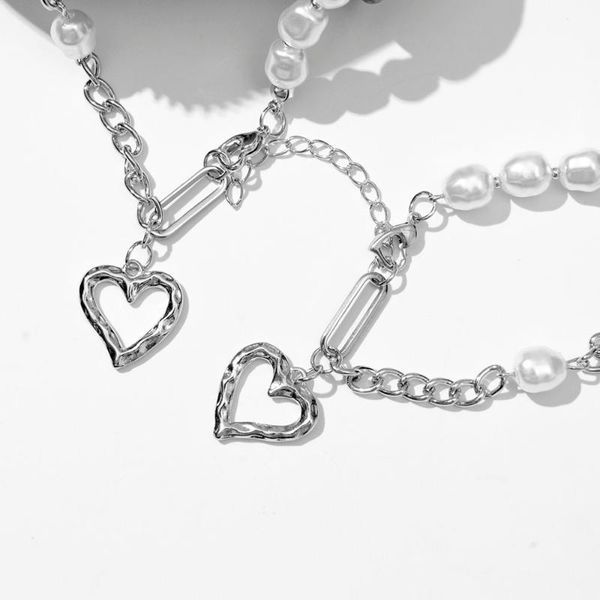 chokers pearl love stitching necklace female light luxury niche temperament high sense choker wild bracelet woman jewelry, Golden;silver
chokers pearl love stitching necklace female light luxury niche temperament high sense choker wild bracelet woman jewelry, Golden;silver