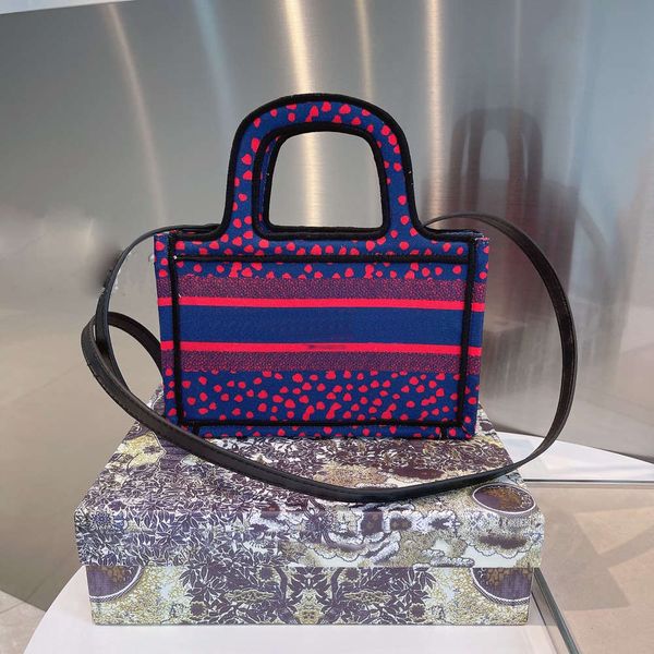 original high-quality luxury brand 2021 shopping bag summer ladies canvas floral buckle classic fashion trend bucket bags
original high-quality luxury brand 2021 shopping bag summer ladies canvas floral buckle classic fashion trend bucket bags