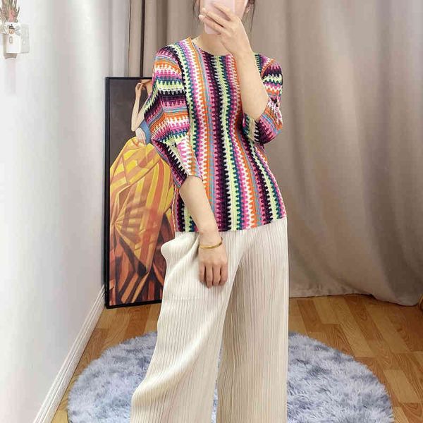 knits miyake fashion the fold stripe print bubble sleeves o-neck t-shirt, White 
knits miyake fashion the fold stripe print bubble sleeves o-neck t-shirt, White