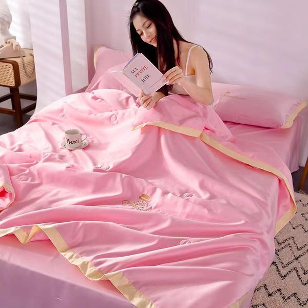 bedding sets luxury rayon 4pcs cover set solid color bed sheet king size silky quilt
bedding sets luxury rayon 4pcs cover set solid color bed sheet king size silky quilt