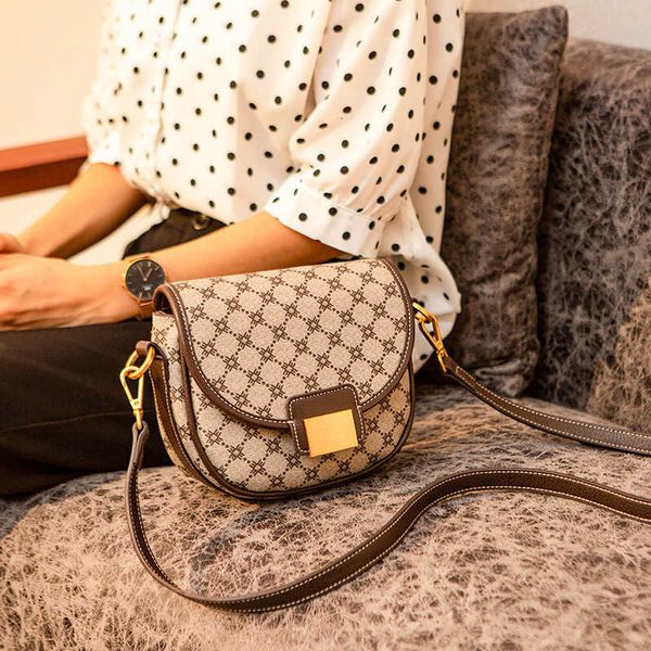 luxury handbags women's 2021 women's color matching geometric printing super fire versatile msenger fashion small bag trend
luxury handbags women's 2021 women's color matching geometric printing super fire versatile msenger fashion small bag trend