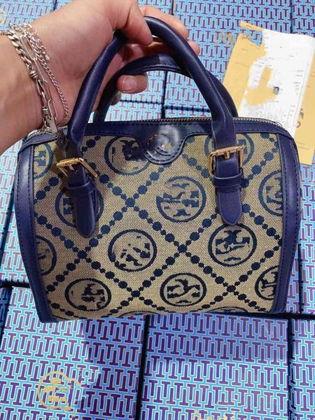 luxury handbags 2021 summer new splicing canvas jacquard boston pillow bag portable personalized single shoulder messenger bag
luxury handbags 2021 summer new splicing canvas jacquard boston pillow bag portable personalized single shoulder messenger bag
