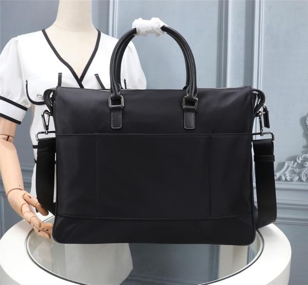 simple brand business men's briefcase schoolbag luxury lapbag women's large-capacity shoulder shockproof briefcases
simple brand business men's briefcase schoolbag luxury lapbag women's large-capacity shoulder shockproof briefcases