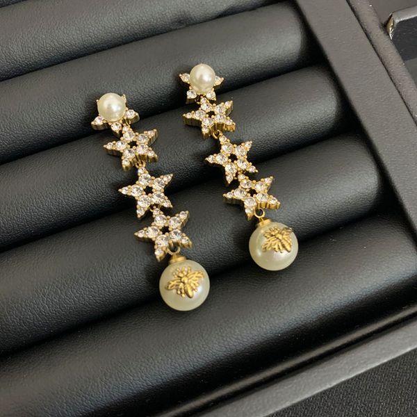 the new letter hoop are suitable for women d earrings gifts white pearl love earrings fashion brand luxury jewelry, Golden;silver
the new letter hoop are suitable for women d earrings gifts white pearl love earrings fashion brand luxury jewelry, Golden;silver