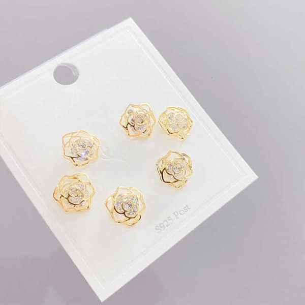 design 2021 6 stuks 14k real gold pierced flower stud orrbellen luxury jewelry cubic zirkoon, Golden
design 2021 6 stuks 14k real gold pierced flower stud orrbellen luxury jewelry cubic zirkoon, Golden