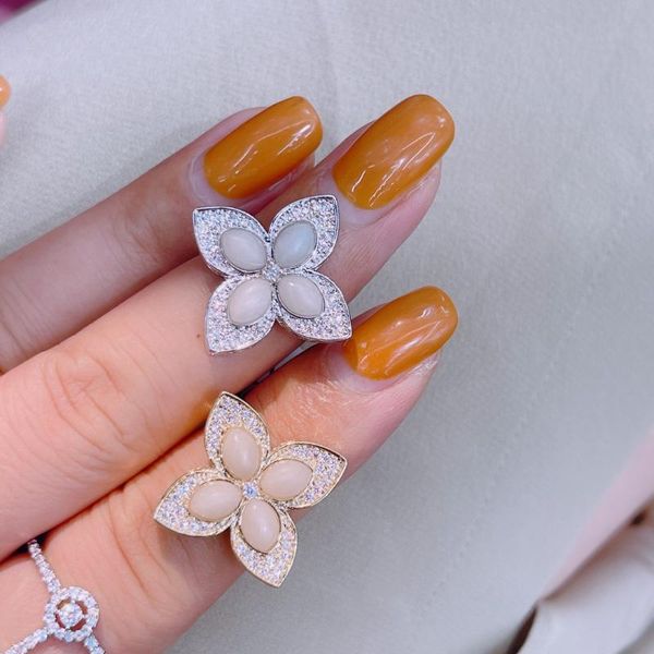 wedding rings hibride trendy famous luxury leaf design for women cubic zircon engagement dubai naija bridal finger ring r-285, Slivery;golden
wedding rings hibride trendy famous luxury leaf design for women cubic zircon engagement dubai naija bridal finger ring r-285, Slivery;golden