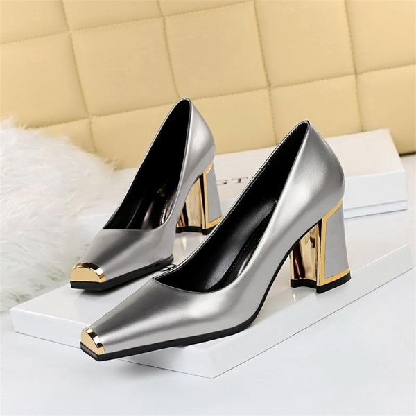 dress shoes banquet high-heeled women's single with thick heels, high bright surface, shallow mouth and metal square to, Black
dress shoes banquet high-heeled women's single with thick heels, high bright surface, shallow mouth and metal square to, Black