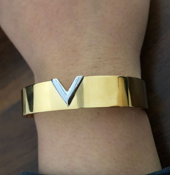 factory wholesale middle size v bangle 18k rose gold silver 316l stainless steel simple cross pattern buckle love wedding jewelry women mens, Black
factory wholesale middle size v bangle 18k rose gold silver 316l stainless steel simple cross pattern buckle love wedding jewelry women mens, Black