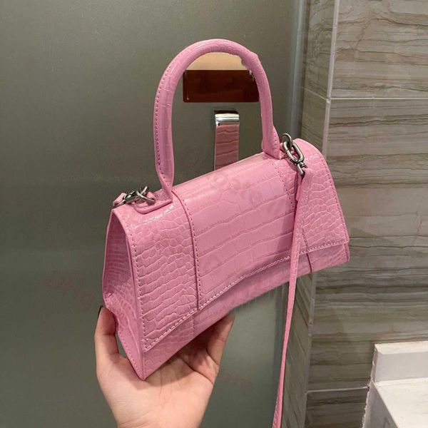 classic brand high-end design bag handbag lady light luxu classic leisure travel tassel small square pu material fashionable single shoulder
classic brand high-end design bag handbag lady light luxu classic leisure travel tassel small square pu material fashionable single shoulder