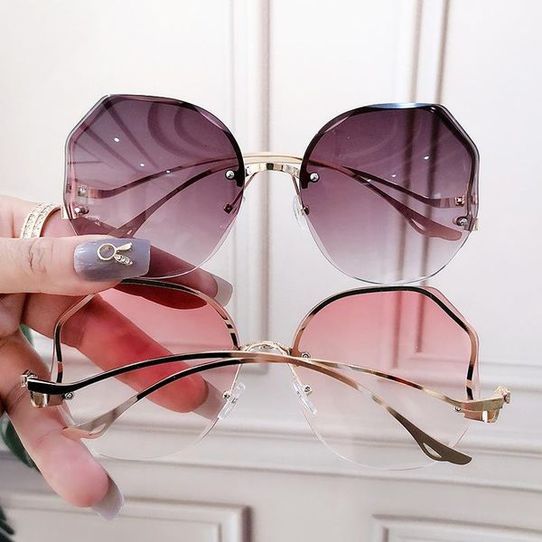 fashion sunglasses frames tea gradient uv400 women ocean water cut trimmed lens metal curved temples female sun glasses, Black
fashion sunglasses frames tea gradient uv400 women ocean water cut trimmed lens metal curved temples female sun glasses, Black