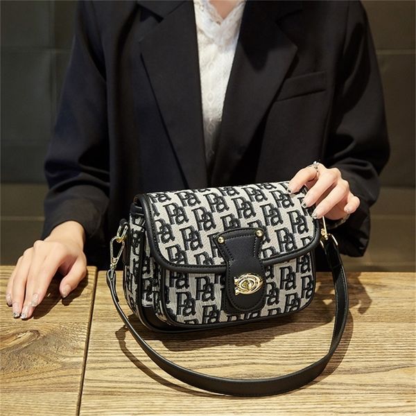 designer sale bag female new messenger small fashion printing versatile saddle single shoulder bag wholesale store
designer sale bag female new messenger small fashion printing versatile saddle single shoulder bag wholesale store
